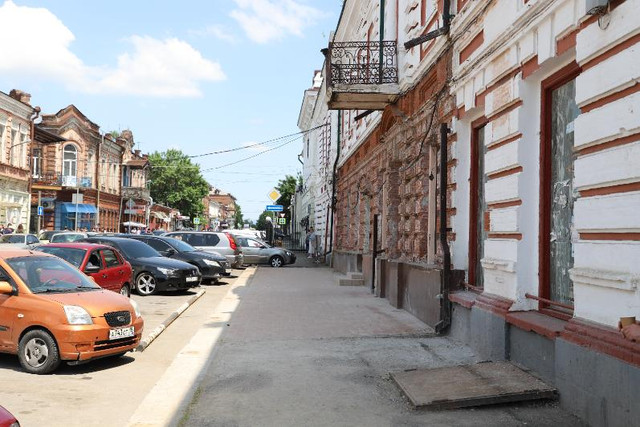 В результате незаконного строительства дома во Владикавказе могут подвергнуться разрушению и лишиться солнечного света