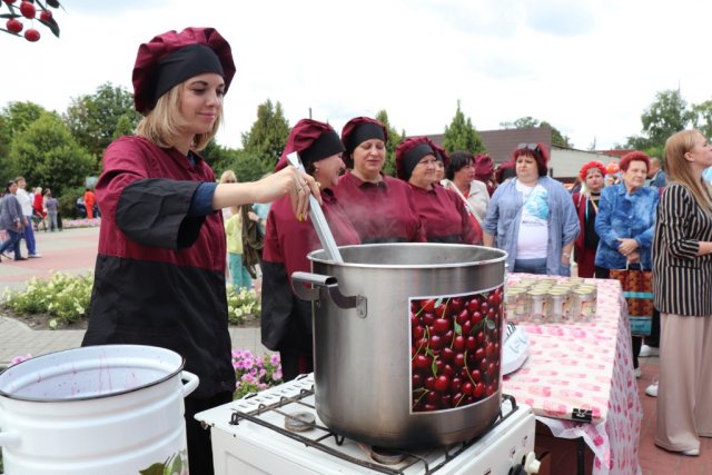 На фестивале в Тамбовской области сварили 300 л варенья участникам СВО