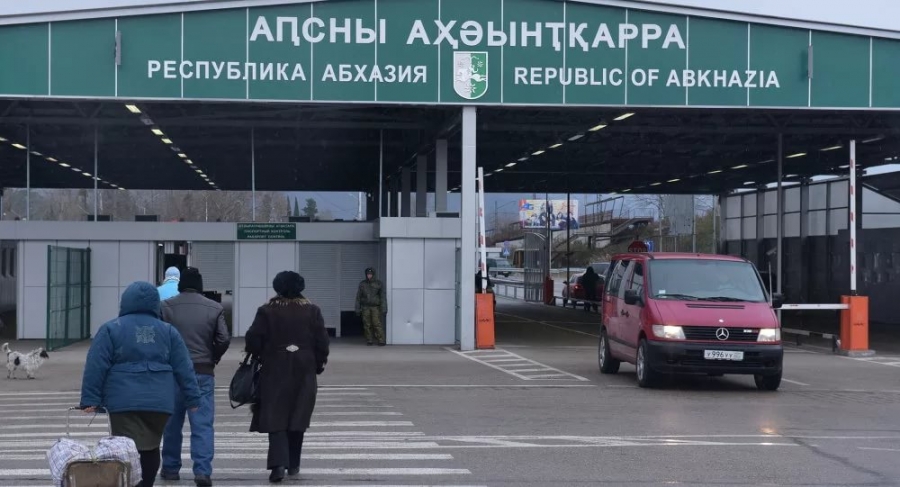 Власти Абхази обещают навести порядок в пассажирских перевозках, начиная с границы с Россией