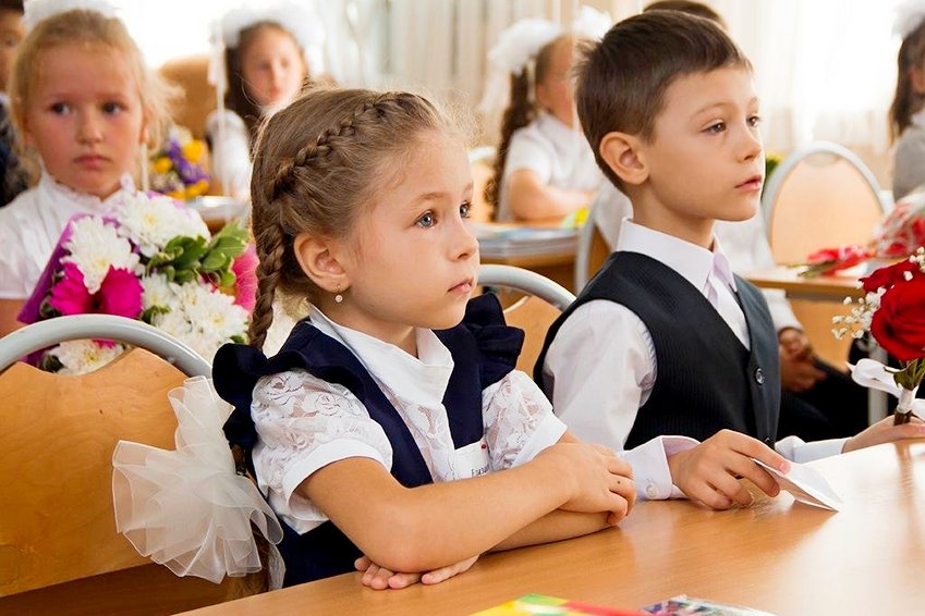 В Курске депутаты предлагают выплачивать по 10 тысяч рублей каждому школьнику