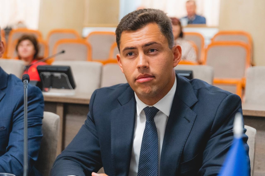 Новым спикером Липецкого облсовета стал 28-летний бизнесмен Владимир Сериков 