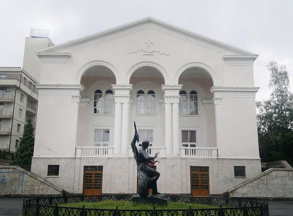 Власти Северной Осетии выделят более 15 млн рублей на поддержку муниципальных театров